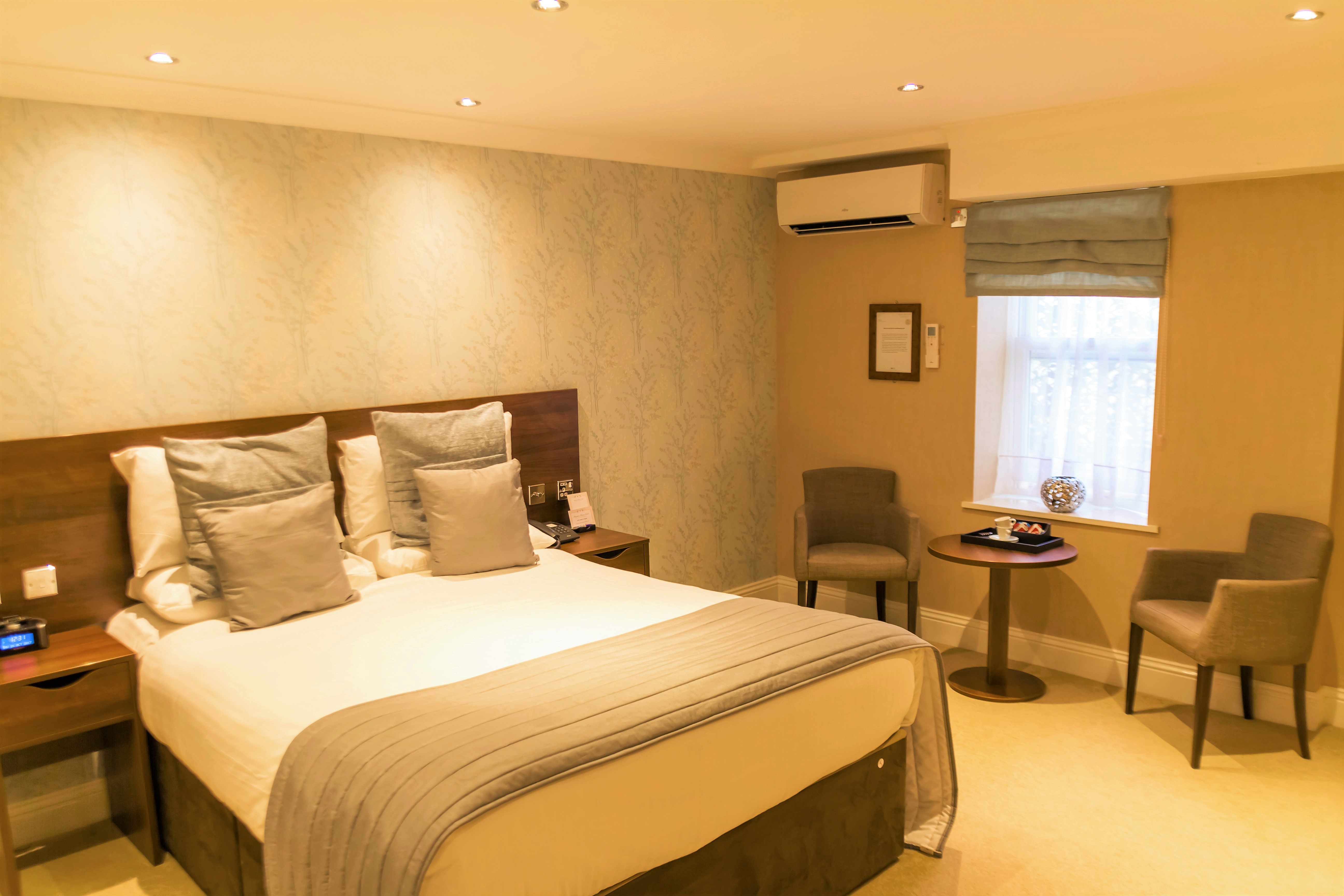 » Kingston Theatre Hotel Bedroom